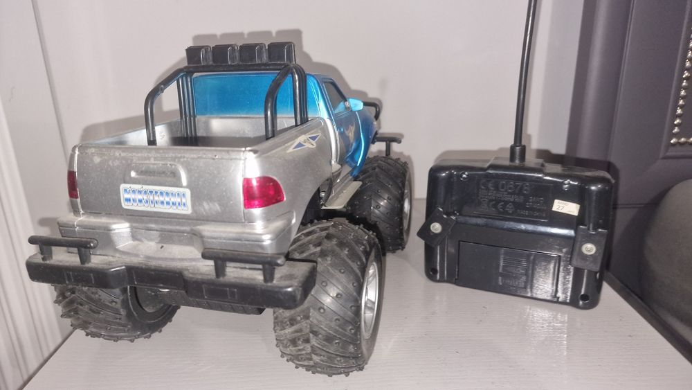 Samochód elektryczny na prezent