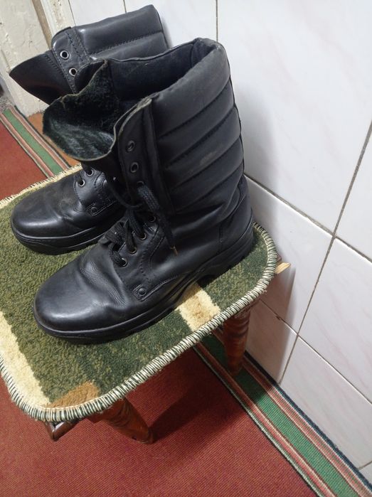 Продам берцы кожаные 42 размер