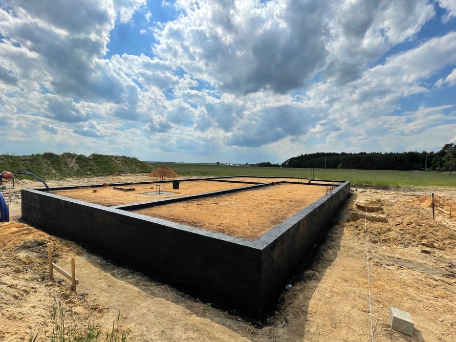 Firma budowlana. Budowa domów. Usługi budowlane. Wolne terminy