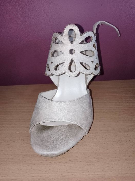 Super buty na obcasie