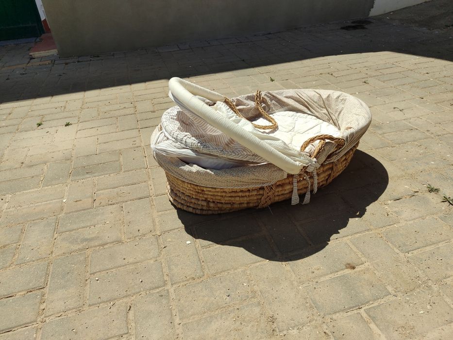 Alcofa de bebê pintas