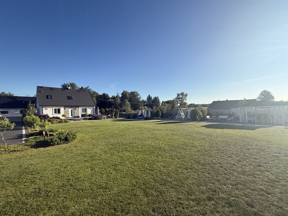 Dom z basenem na wynajem