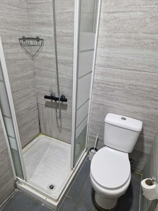 Apenas quarto com 1 quarto e 1 casa de banho