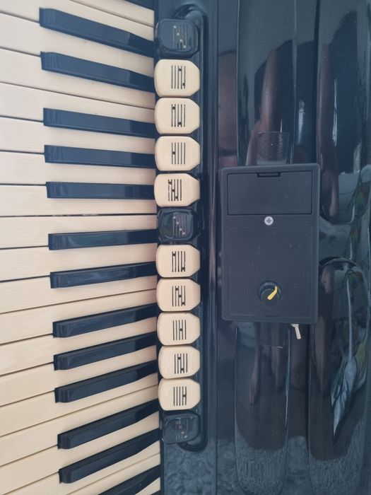 Akordeon Soprani Ampliphonic Lido