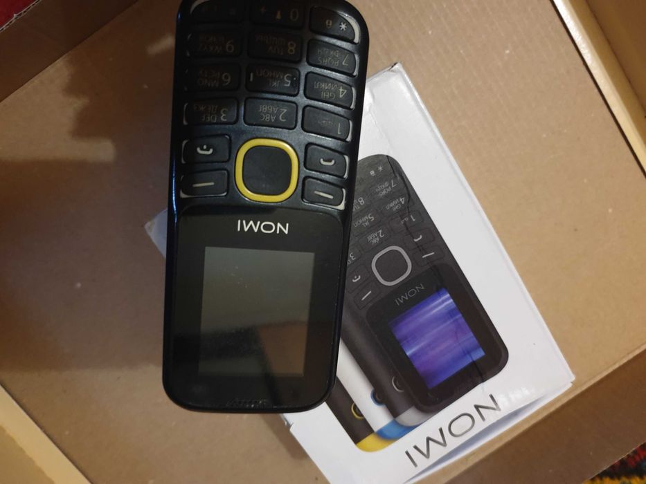 Мобільний кнопочний телефон