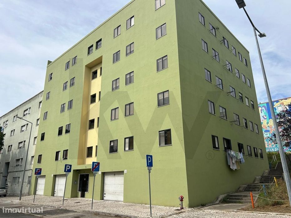 Vende-se Apartamento T2 com 80 m2, Elevador e Arrecadação | Rua da Mur
