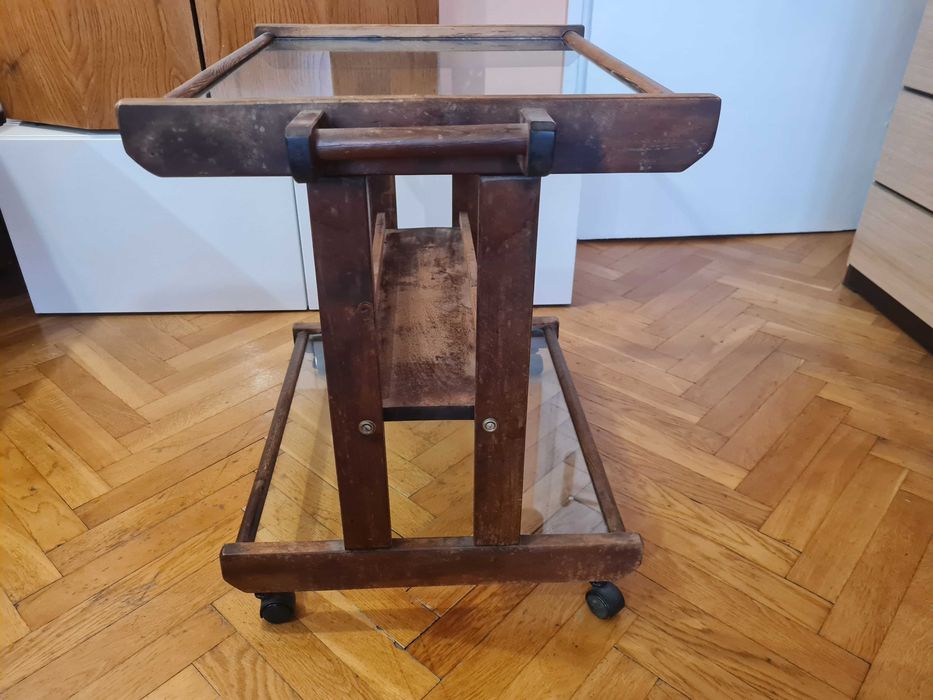 Stolik na kulkach do serwowania drewniany