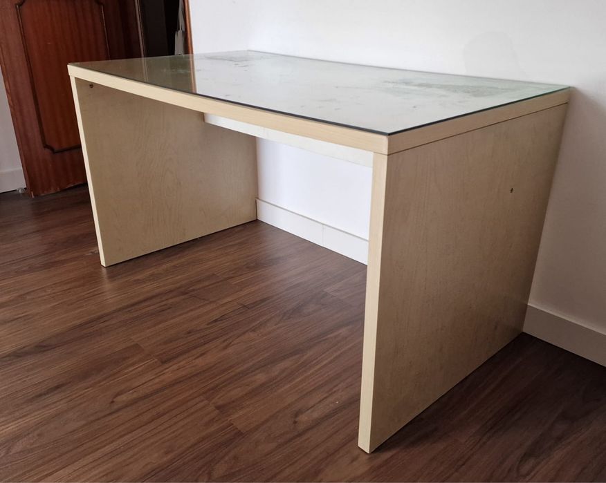 Secretária com tampo