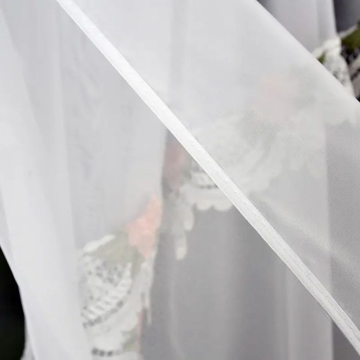 Gotowa firana z gładkiego woalu z gipiurą