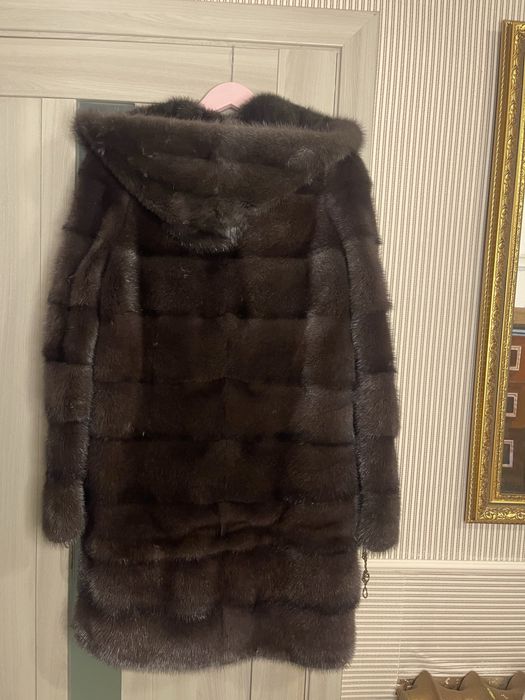 Шуба  норковая цвет мокко