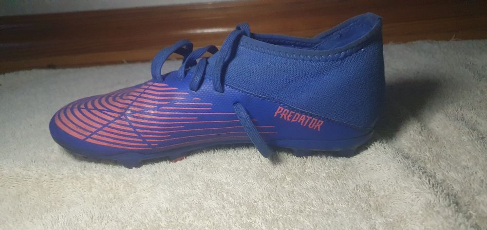 Футбольні бутси adidas predator