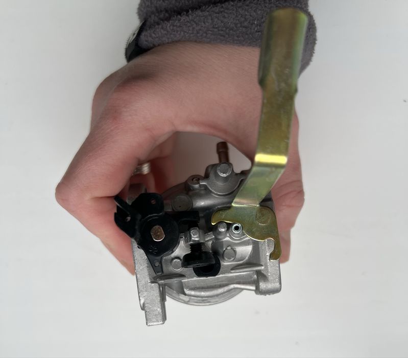 Карбюратори до гінераторів, також підходять до бензо-кос