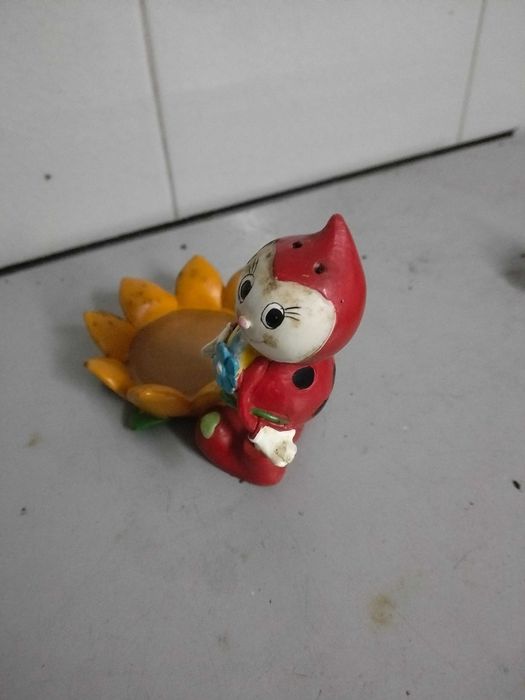 Peça em barro joaninha e o girassol