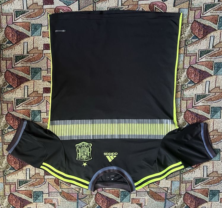 Футбольні джерсі Англія (Поло/Ретро), Іспанія (XL), Реал Мадрид (Hazard)