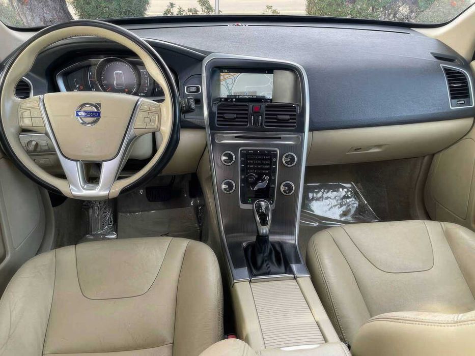 Volvo XC60      2016