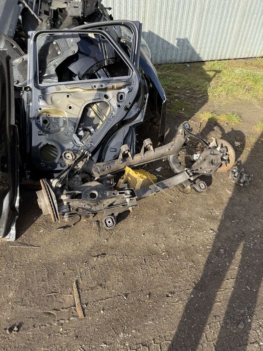 Zwrotnica prawa g20 g21 zawieszenie tył