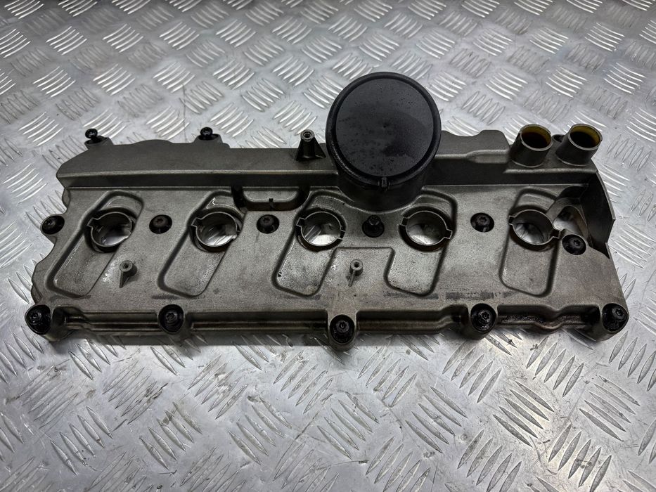 Клапанная крышка левая Audi R8 5.2 v10 07L103471L