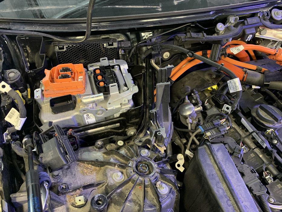 Bmw Group MINI RR  - Uruchamianie aut elektrycznych hybrydowych po wyp