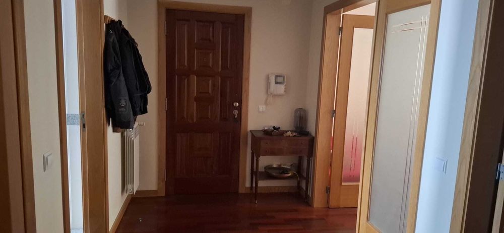Apartamento T2 Centro Caminha - Junto Rio Coura - Avenida de Camões - 1º andar com elevador