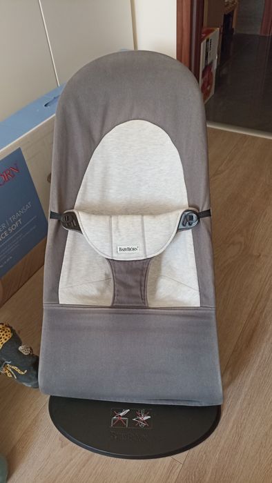 Bujaczek BabyBjörn z zabawką