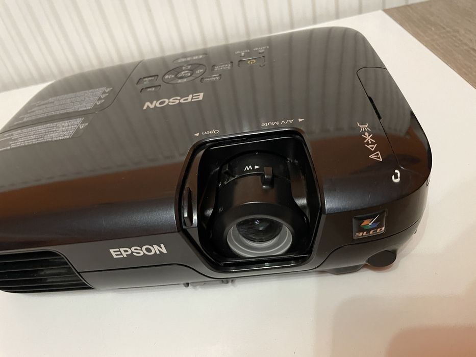 Projektor Epson H390B !