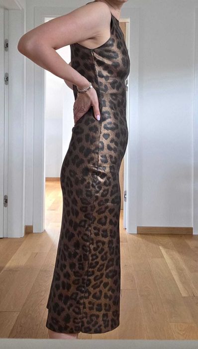 Sukienka tuba w panterkę Zara