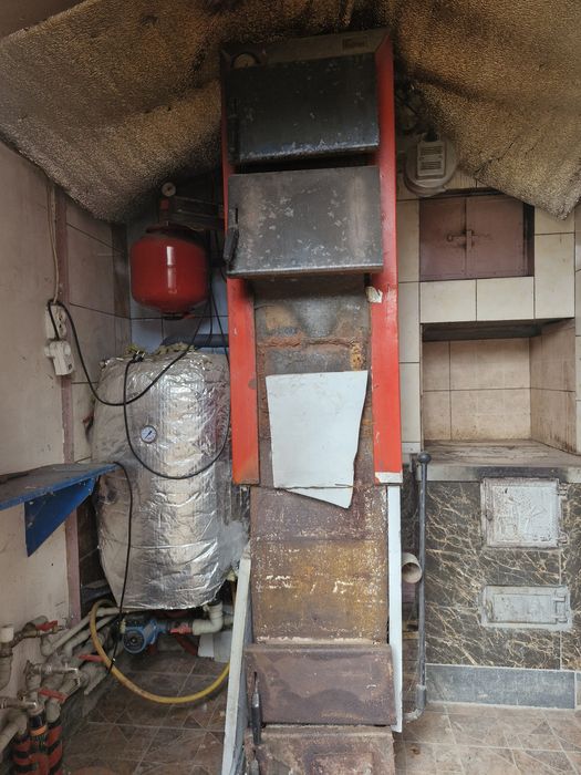 Будинок з газом. Земля