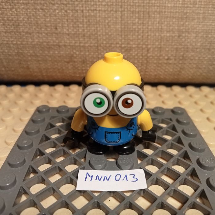 MNN013 Minion Bob Lego Minionki stan BDB