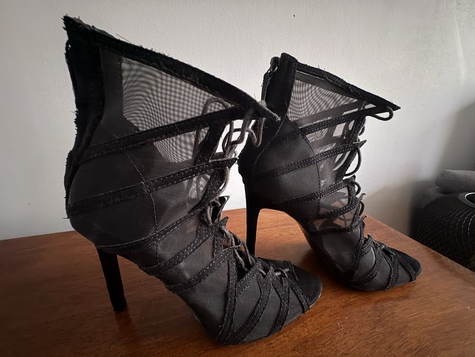 Buty na obcasie