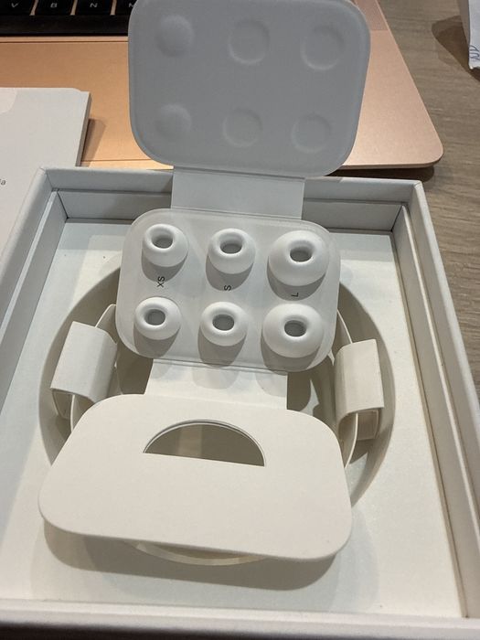 Airpods pro 2 orginalne etui ladujace i 3 sluchawki