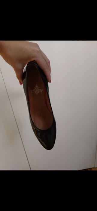 Sapatos de salto pretos