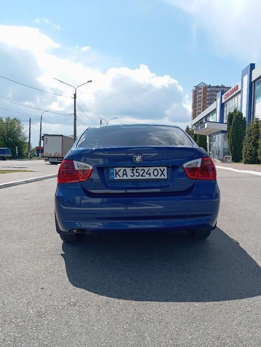 Продам BMW 318i.