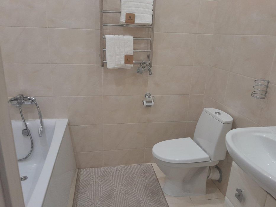 Продам сучасну квартиру у 15-й Перлині. Таїрова. Квартира підходить під державні програми. (360-915)