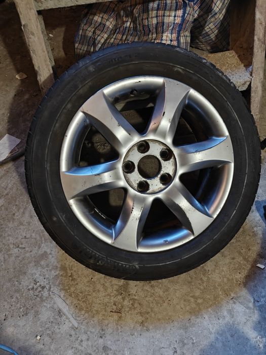 Диск Nissan 17" з резиною 215/55R17.