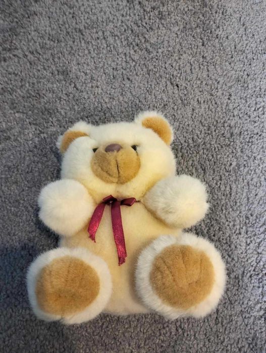 Pluszowy miś beżowy delikatny