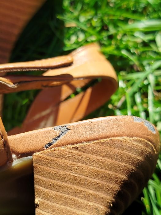 Brązowe skórzane buty z odkrytą pięta Andrew Geller 40