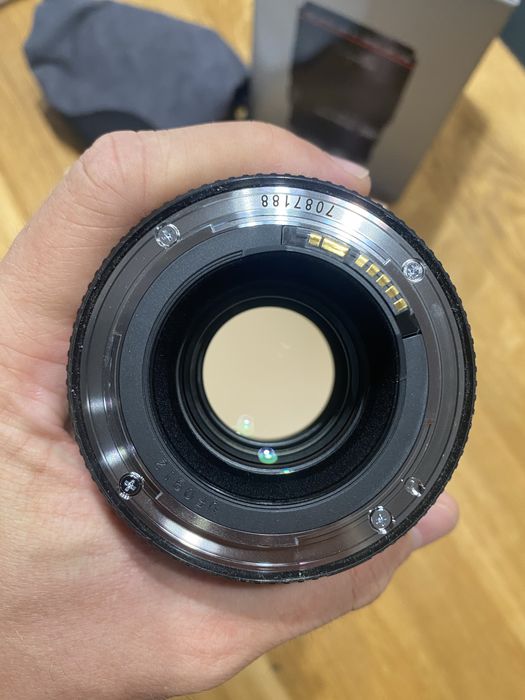 Canon EF 100mm f2.8L Macro IS USM