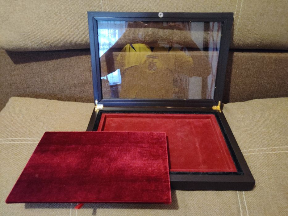 Кейс  с планшеткой під экспонати