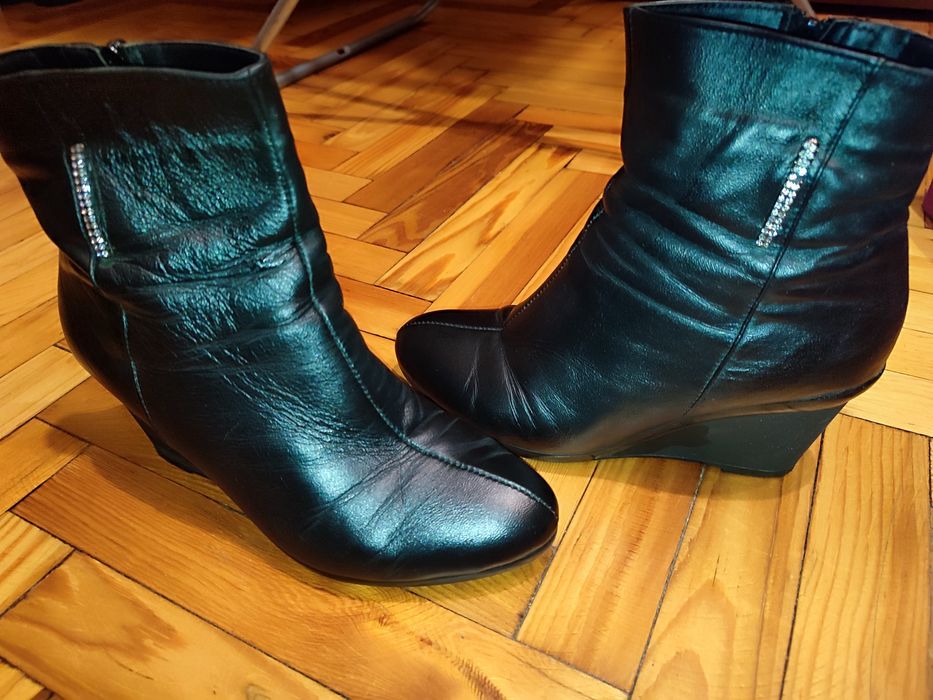 Кожаные ботинки на танкетке 38