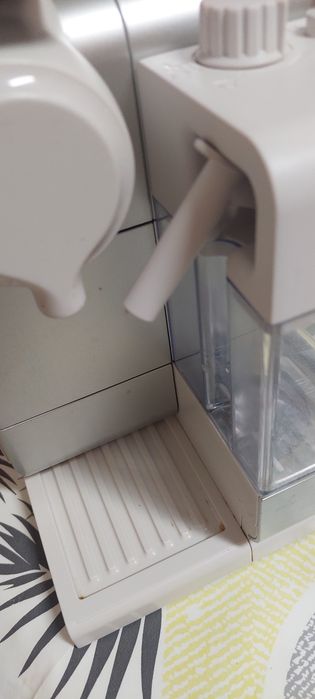 Maquina cafe delonghi latissima