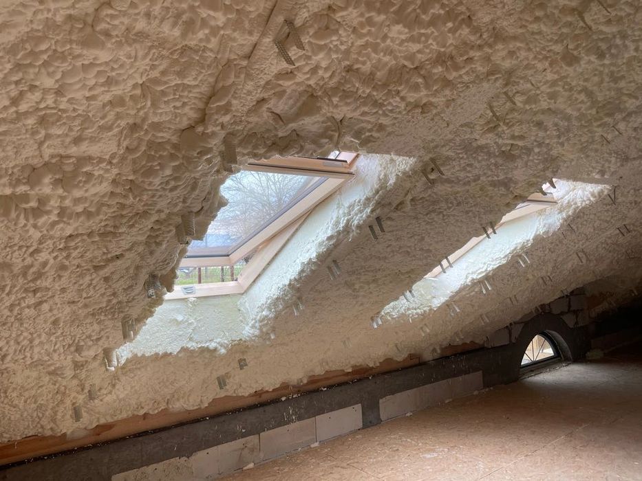 Ocieplenie poddasza Icynene pianką PUR wełną