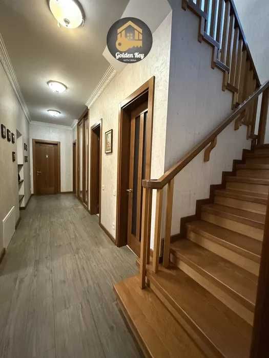 Продам Заміський Будинок 222м2 , 10 соток земельна ділянка , ГАЗ , СОНЯЧНІ ПАНЕЛІ , ІНВЕРТОР , у КМ Park House / Парк Хаус, Бориспільський район