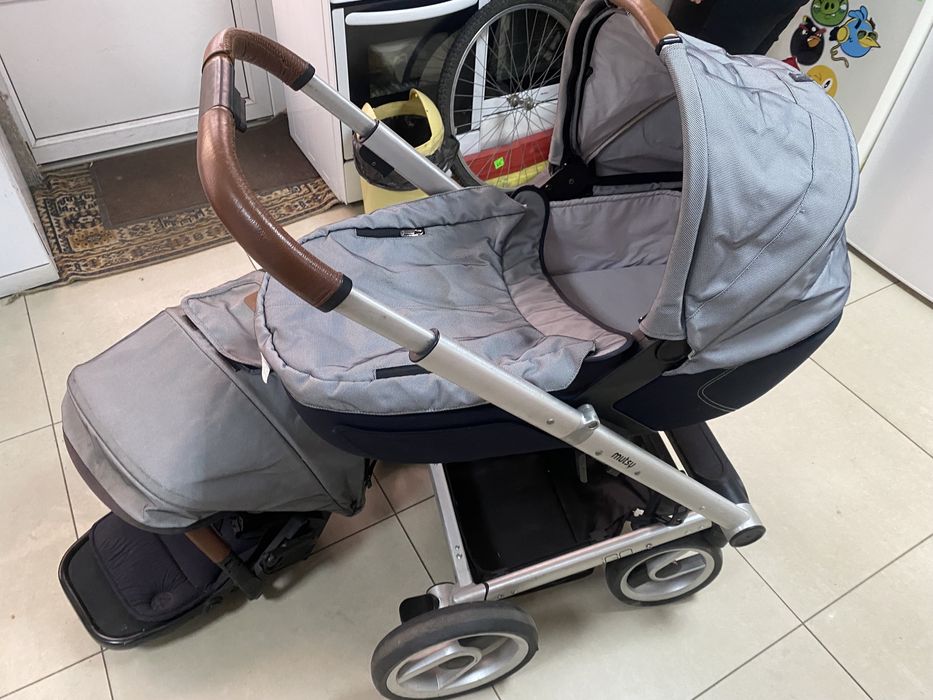 Дитяча коляска,