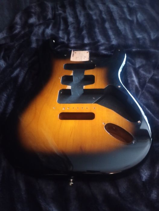 Fender Stratocaster body Two tone sunburst !