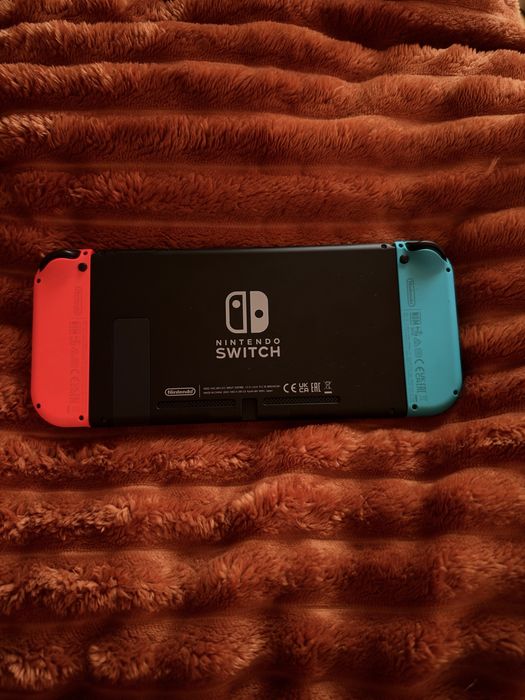 Sprzedam Nintendo Switch + 4 gry