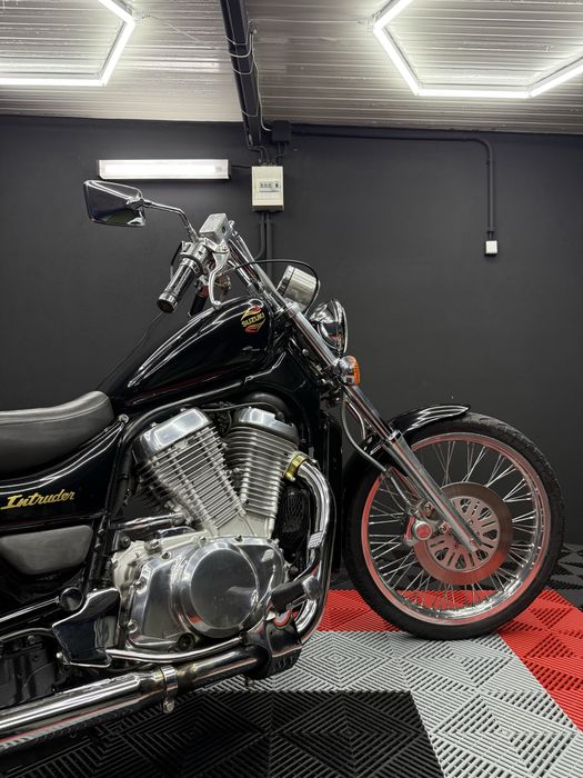 Suzuki Intruder VS750 • Clássica • Totalmente Restaurada