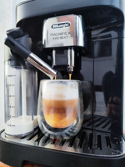 Кавомашина DeLonghi ECAM 310.60 Magnifica Evo Next майже нова