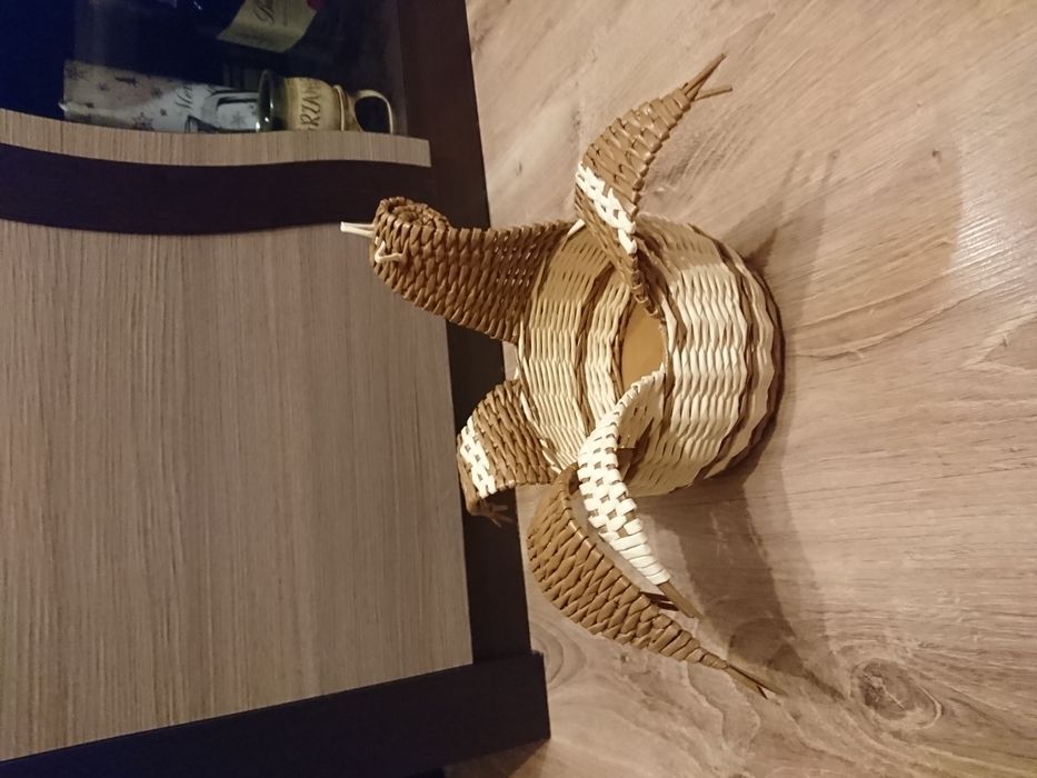 Koszyk kura z papierowej wikliny