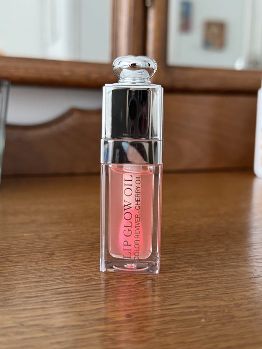 Olejek do ust dior lip glow oil odcien 001