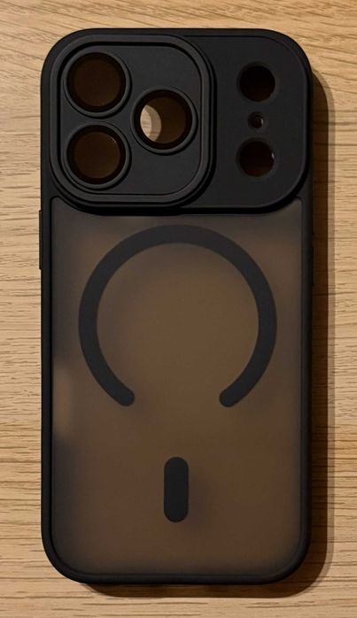 Etui iPhone 17 Pro MagSafe z osłoną aparatu półprzezroczyste czarne